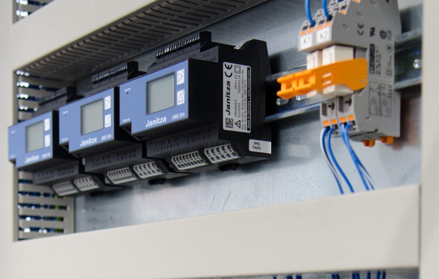 Windrad an PV Wechselrichter anschließen Effiziente Energiekombi